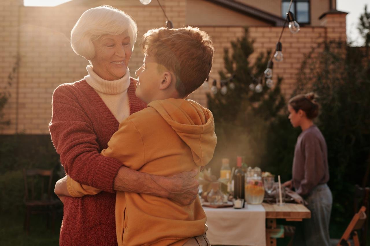 The boy ran to his grandmother after his dad punished him. | Source: Pexels