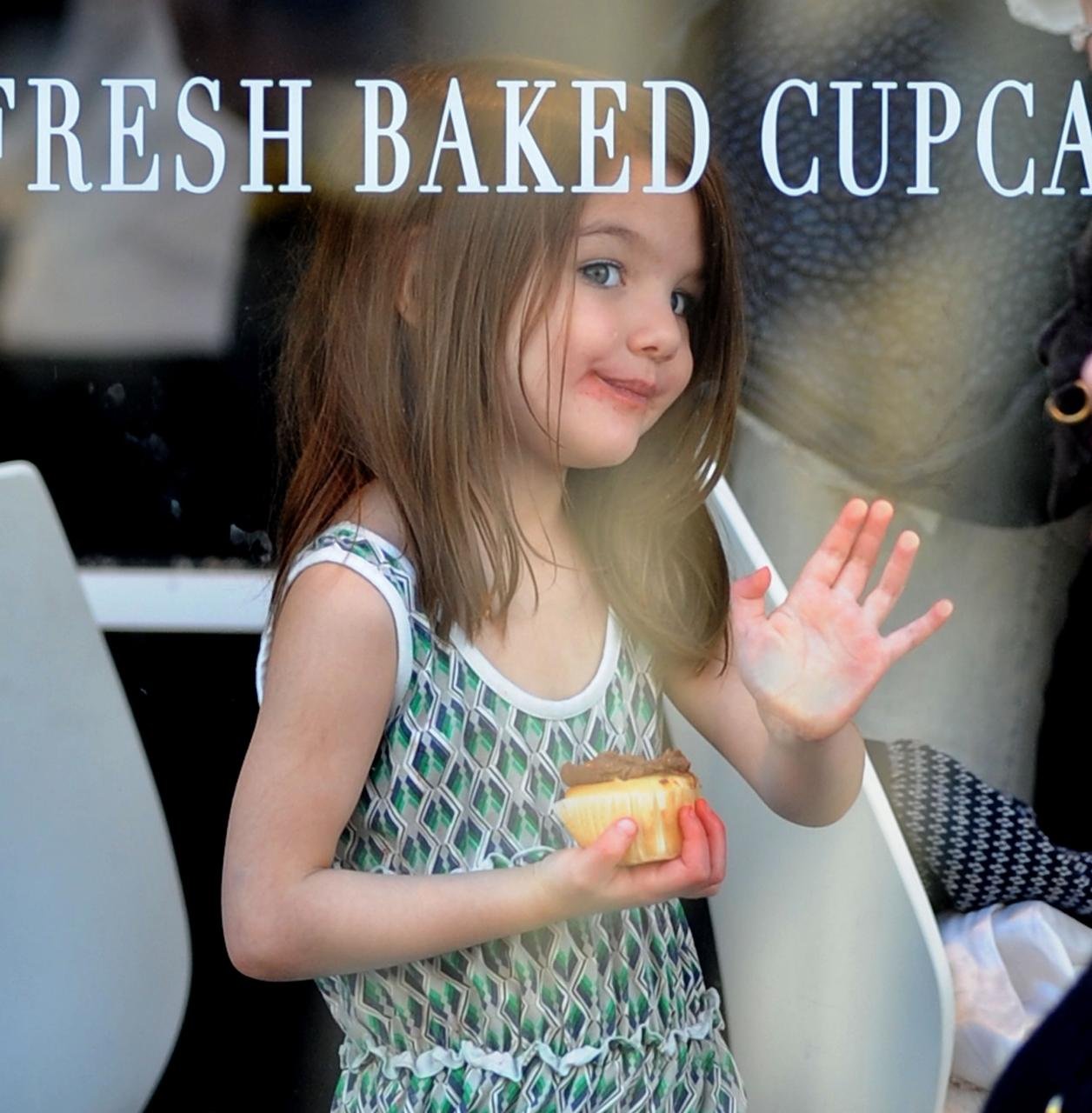 Suri Cruise at the Sweet Cupcake store in Harvard Square on October 10, 2009, in Cambridge, Massachusetts | Source: Getty Images