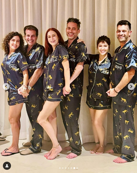 Alyssa Milano and David Bugliari posing for a picture with their close friends, posted on May 8, 2024 | Source: Instagram/milano_alyssa